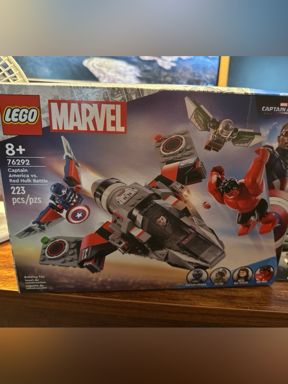 Lego Marvel Red, White & Black Captain America vs. Red Hulk Battle